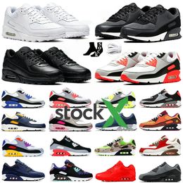 Top Mens 95 Running Shoes Designer Undefeated x Neon 95s Triple Black Baltic Blue Cool Grey Gradient Pink Foam Mandarin 2.0 Aurora Gutta Green Gusto trainers sneakers